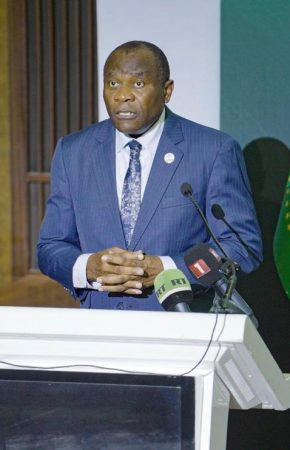 89e session ordinaire de la CnADHP : le Pr James MOUANGUE KOBILA porte la voix du RINADH et appelle au renforcement de la protection des Droits de l’homme en Afrique